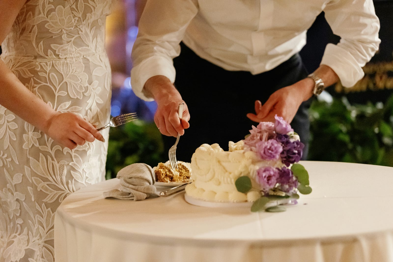 Classic Solid Ivory tablecloth at a Windy City Linen event