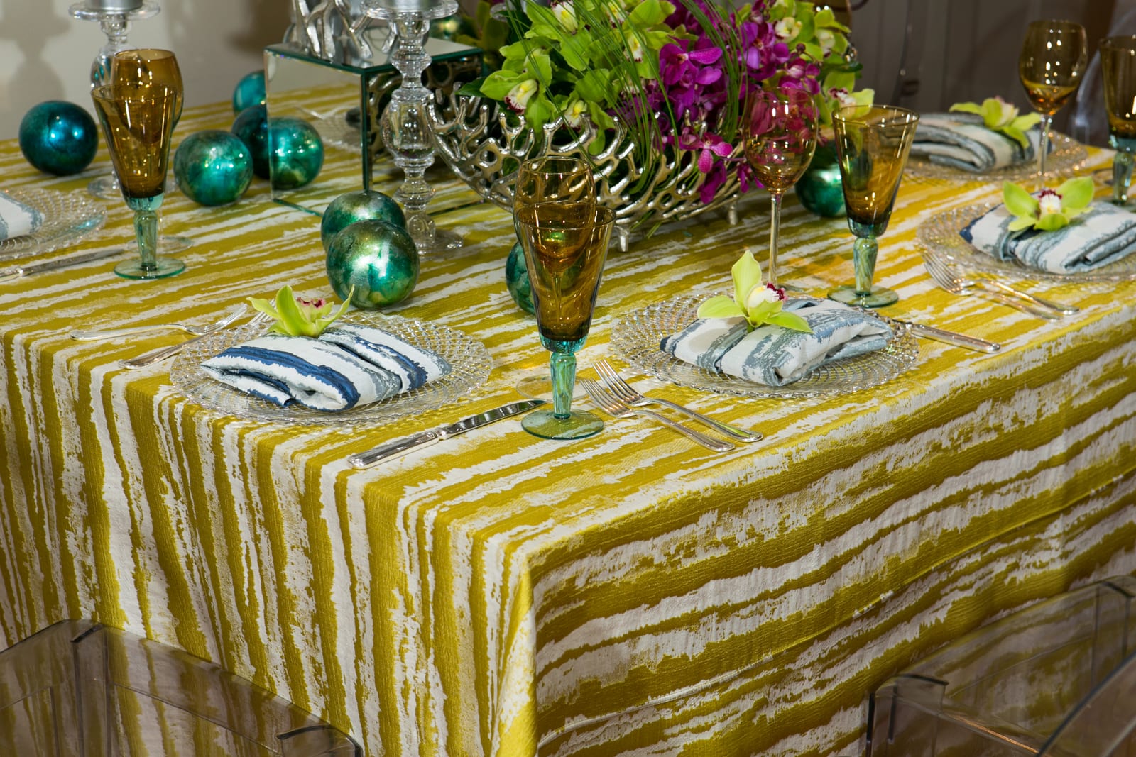 Bark Citron and Midnight Bark Napkin at a Windy City Linen event