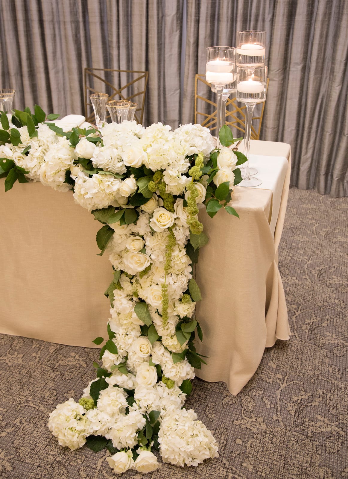 Jute Beige linen cuff at a Windy City Linen event