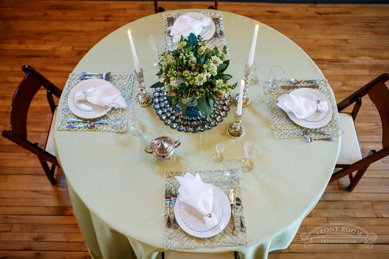 Soiree Celery table runner at a Windy City Linen event