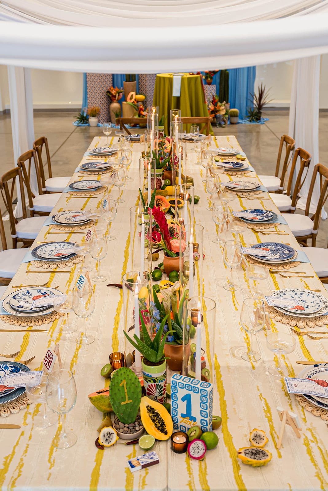 Bark Citron tablecloth at a Windy City Linen event