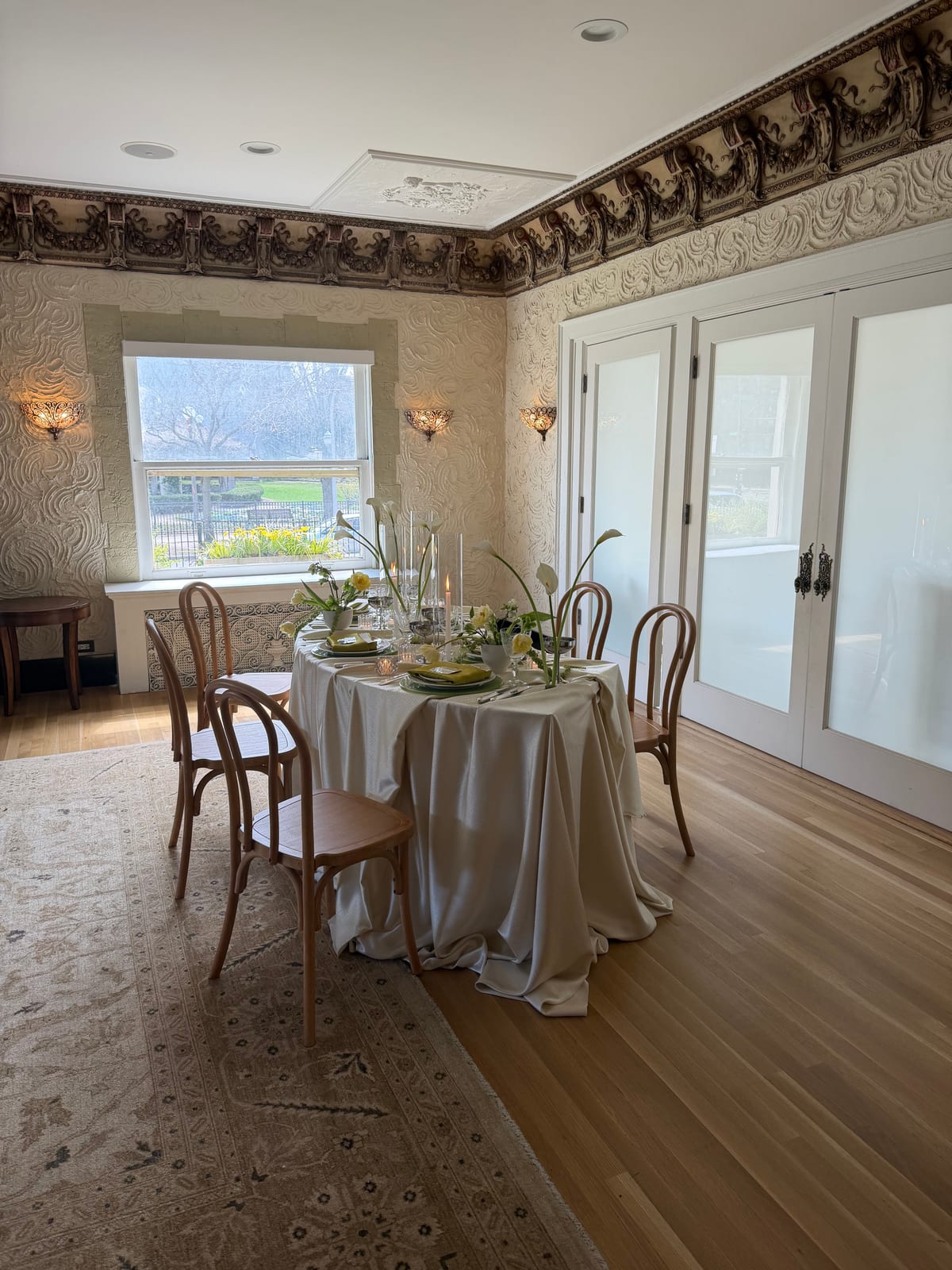 Verve Ivory tablecloth at a Windy City Linen event