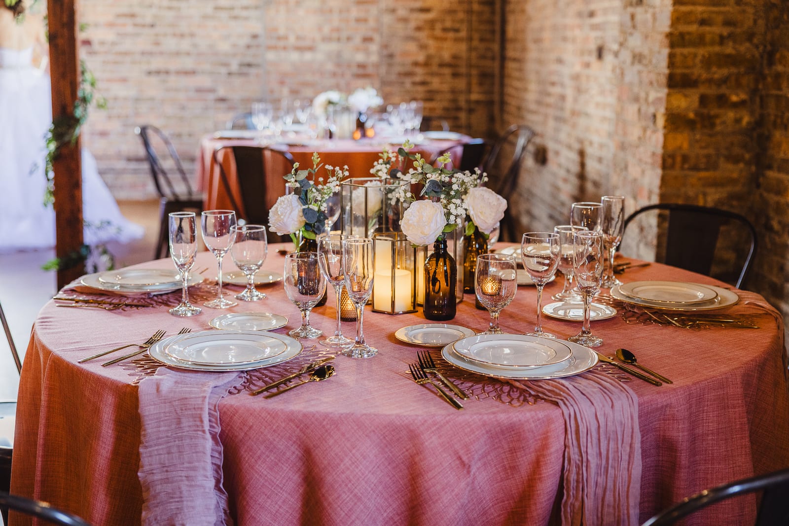 Jute English Rose and English Rose Harmony Runner at a Windy City Linen event