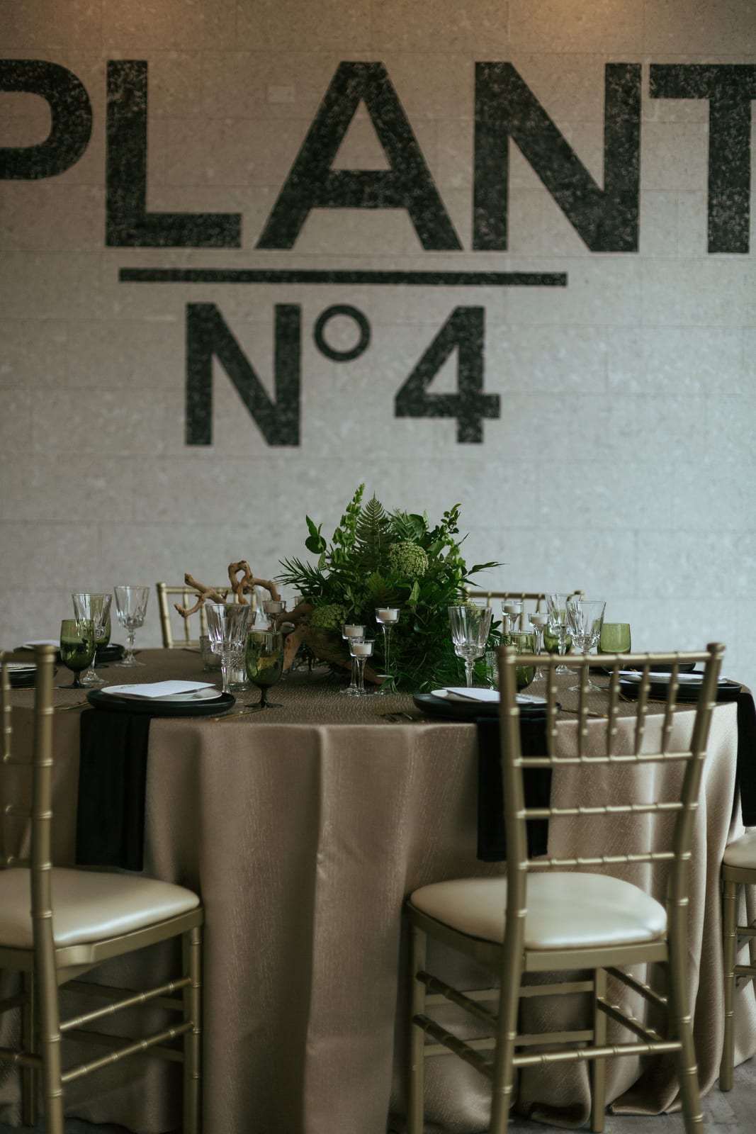Verve Champagne Gold tablecloth at a Windy City Linen event