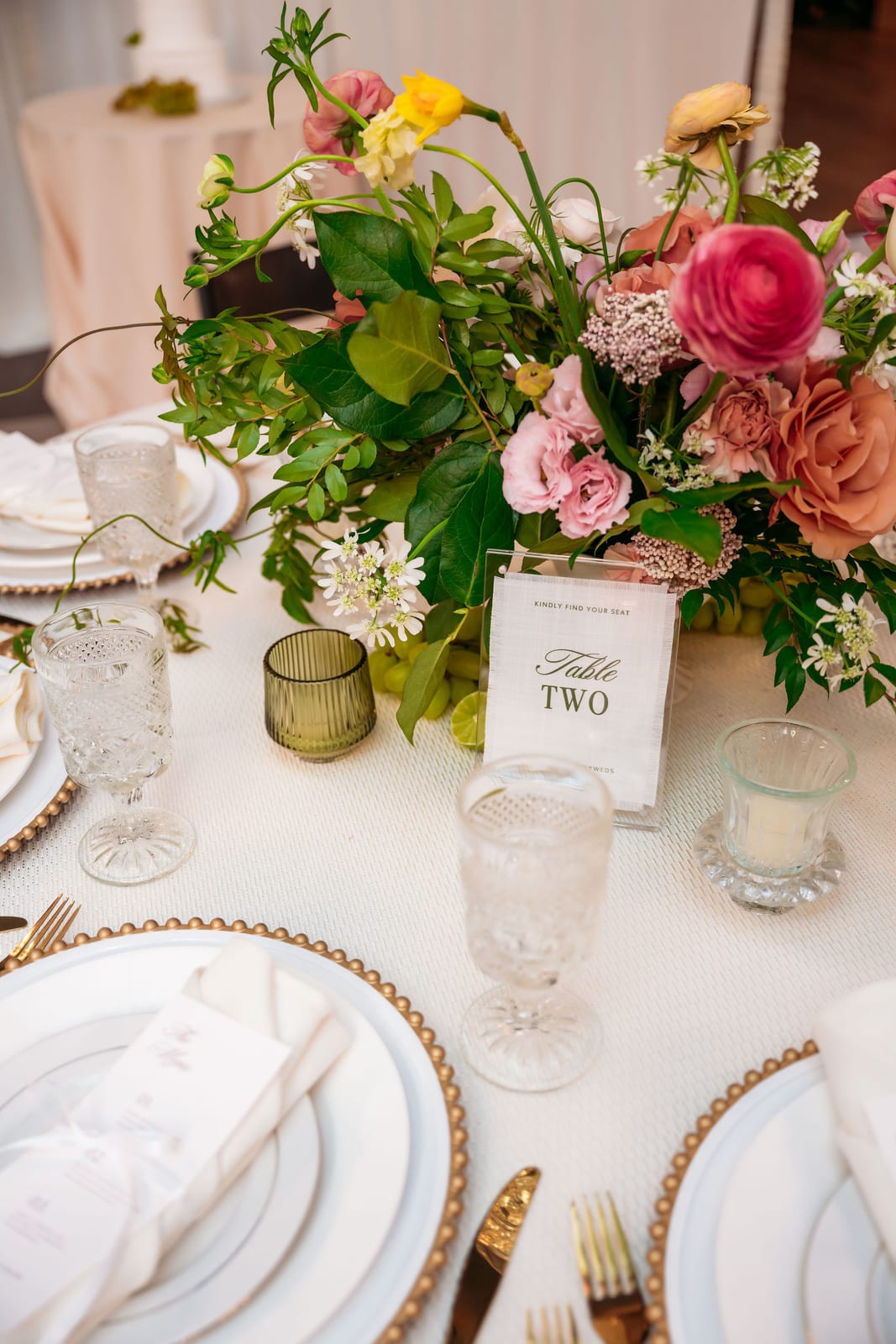 Aurora Ivory table runner at a Windy City Linen event