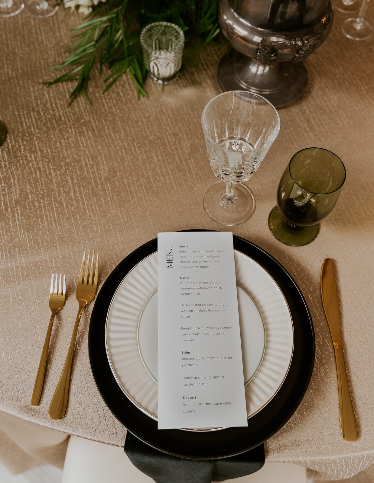 Verve Champagne Gold tablecloth at a Windy City Linen event