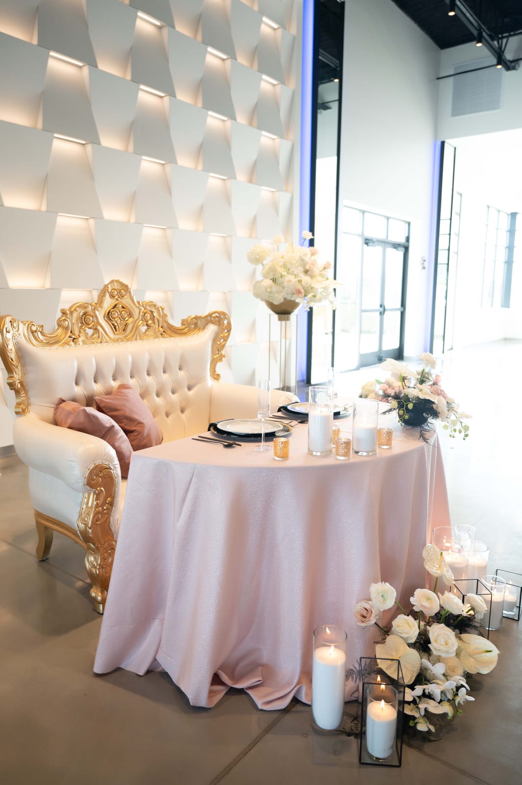 Soiree Blush linen cuff at a Windy City Linen event