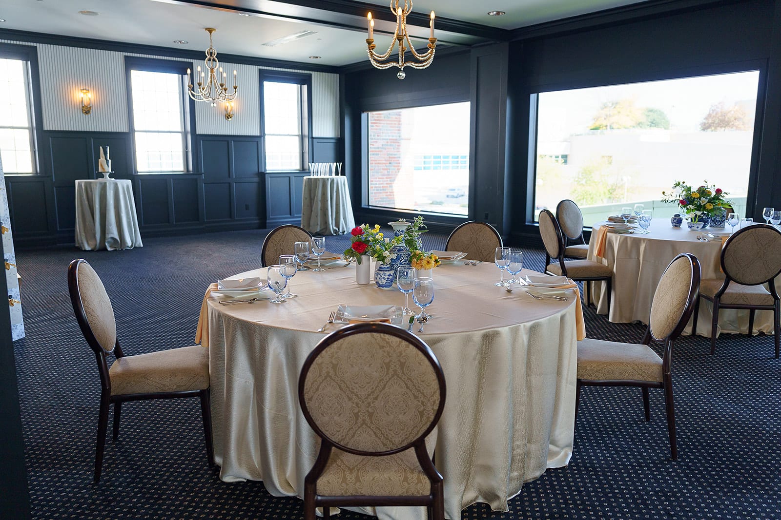 Verve Ivory tablecloth at a Windy City Linen event