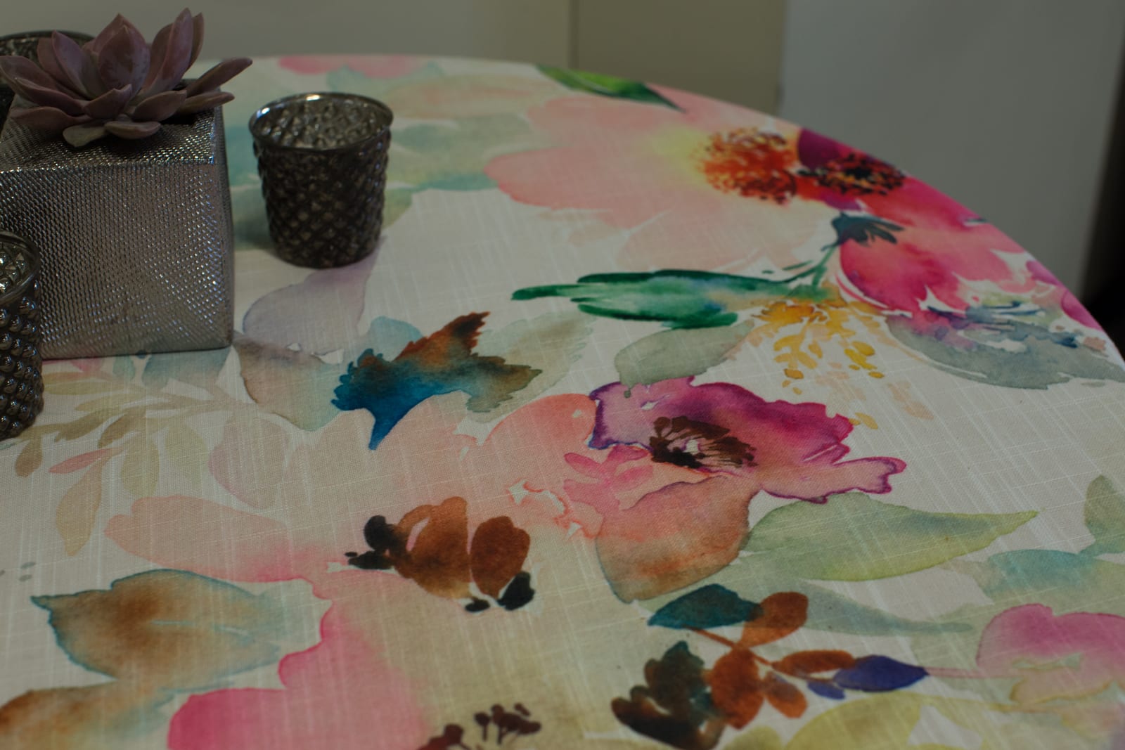 Juliette's Palette Floral tablecloth at a Windy City Linen event