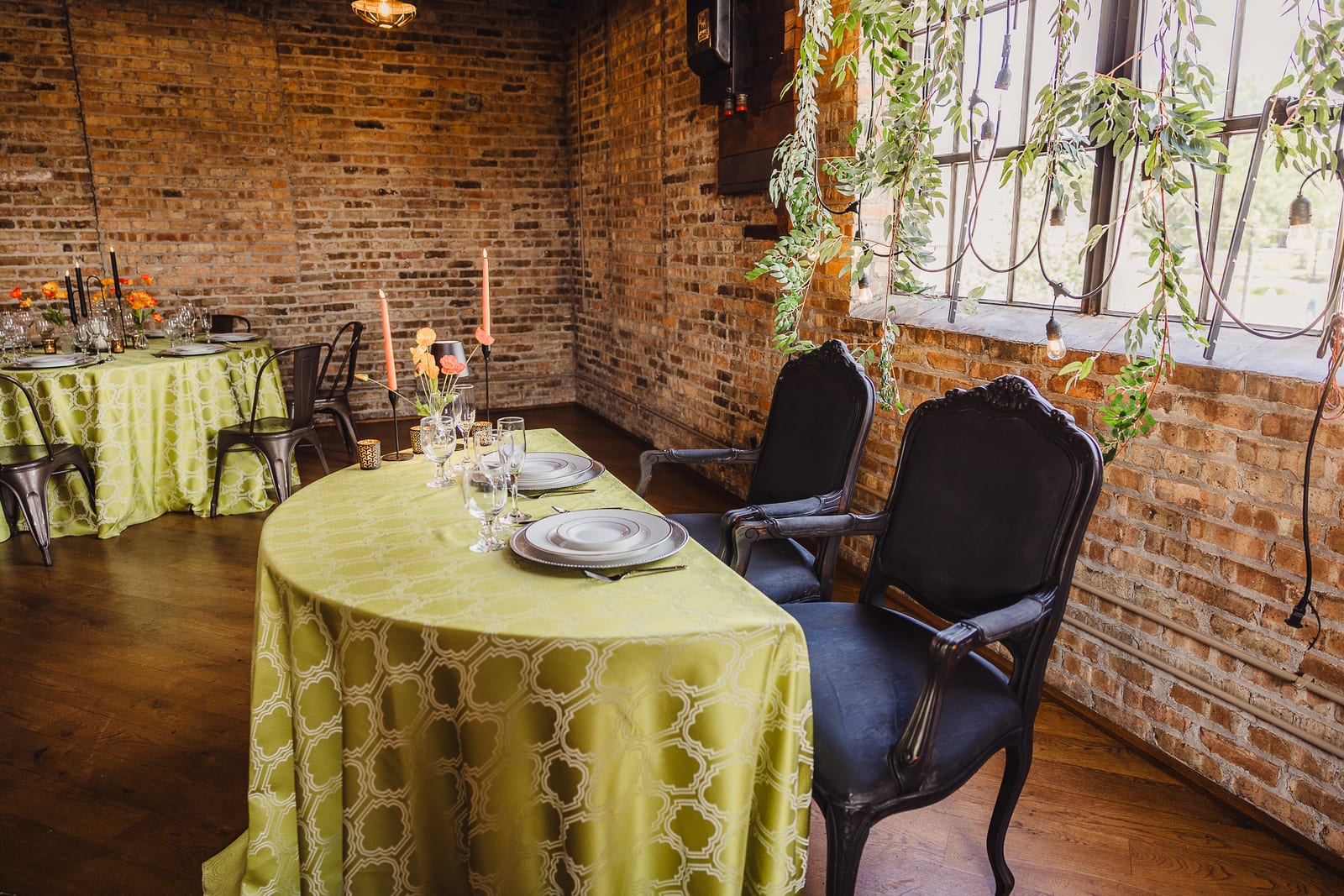 Kiwi Palazzo tablecloth at a Windy City Linen event
