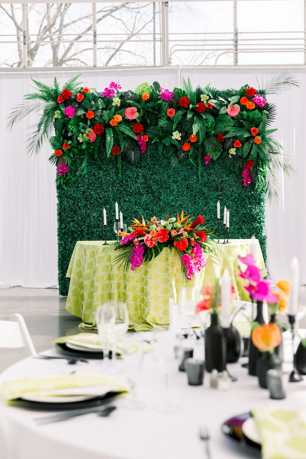 Kiwi Palazzo tablecloth at a Windy City Linen event
