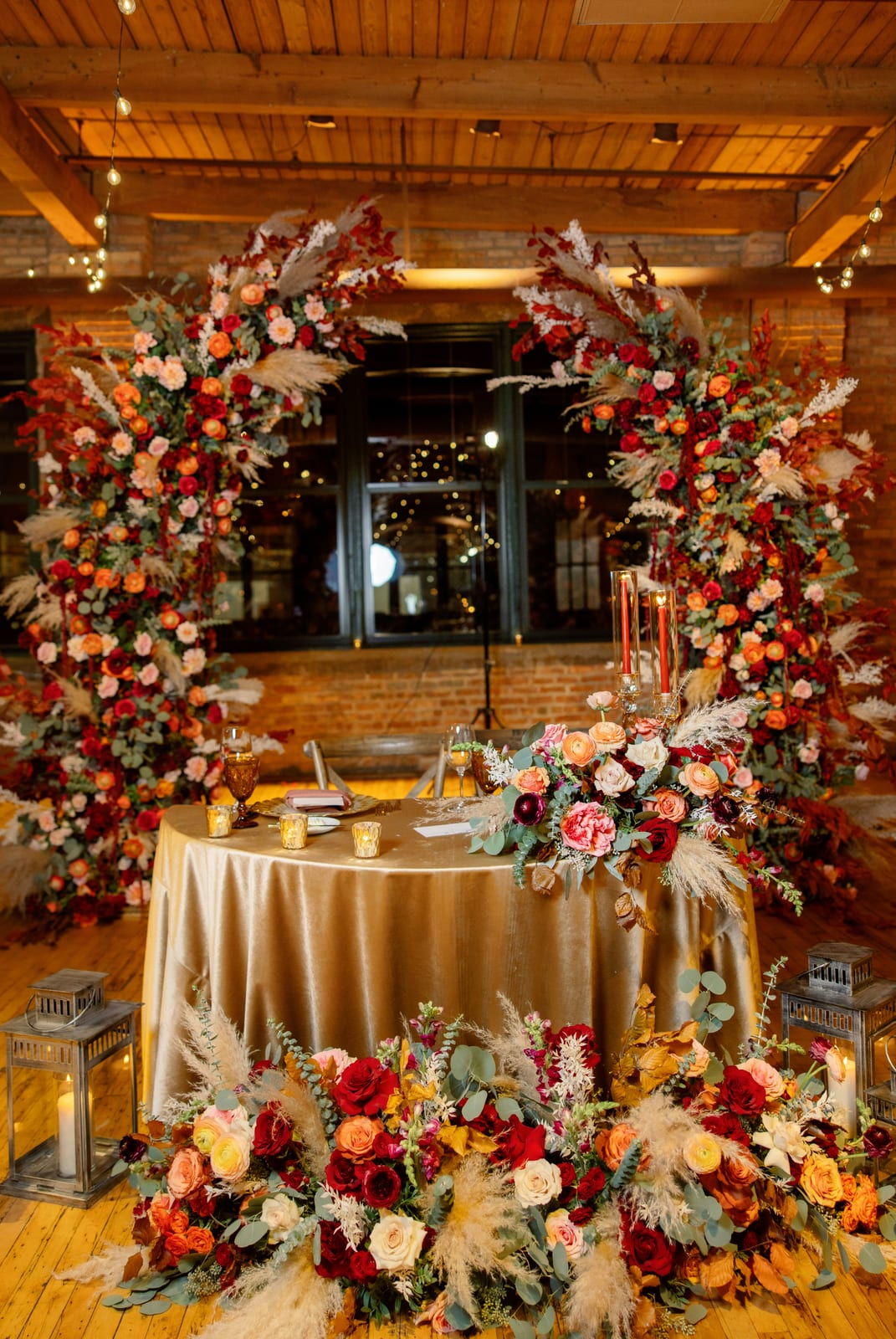 Velvet Gold tablecloth at a Windy City Linen event