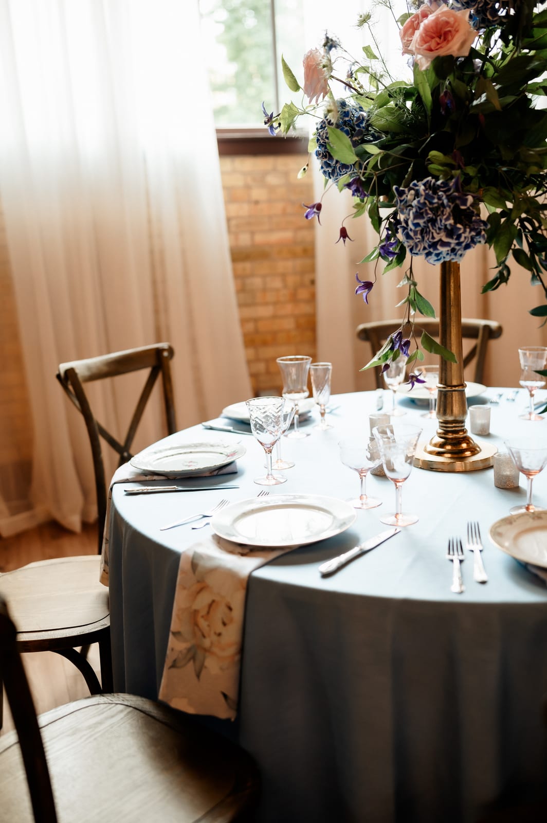 Slate Lamour and with Lorelei Napkin at a Windy City Linen event
