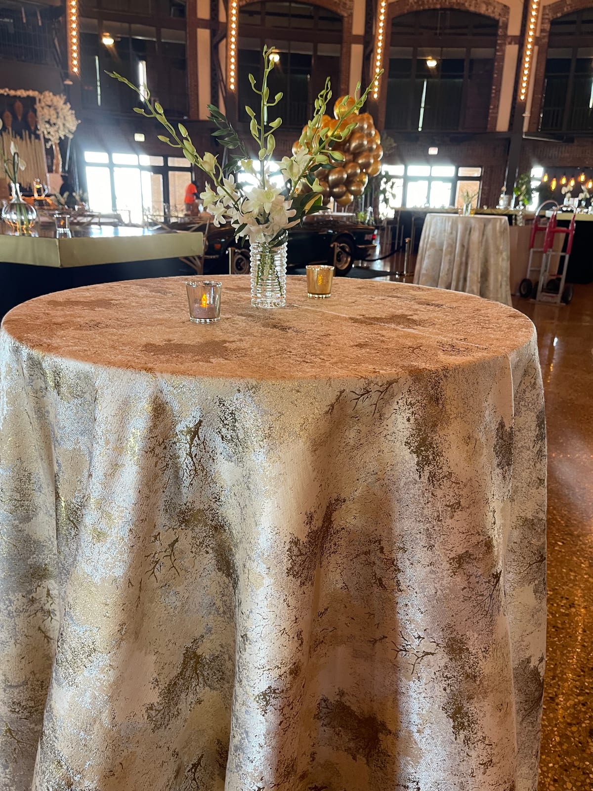 Midas Travertine tablecloth at a Windy City Linen event