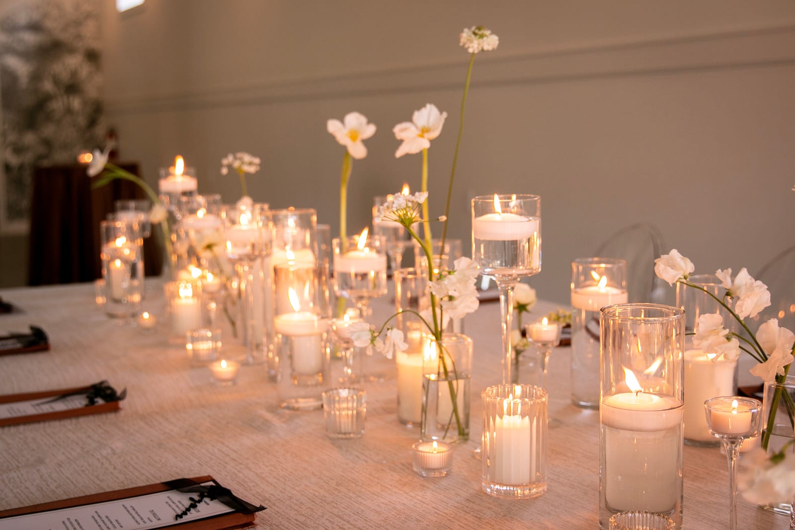 Metropolitan Natural tablecloth at a Windy City Linen event