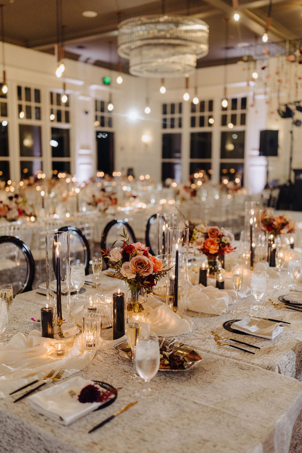 Cosmopolitan tablecloth at a Windy City Linen event