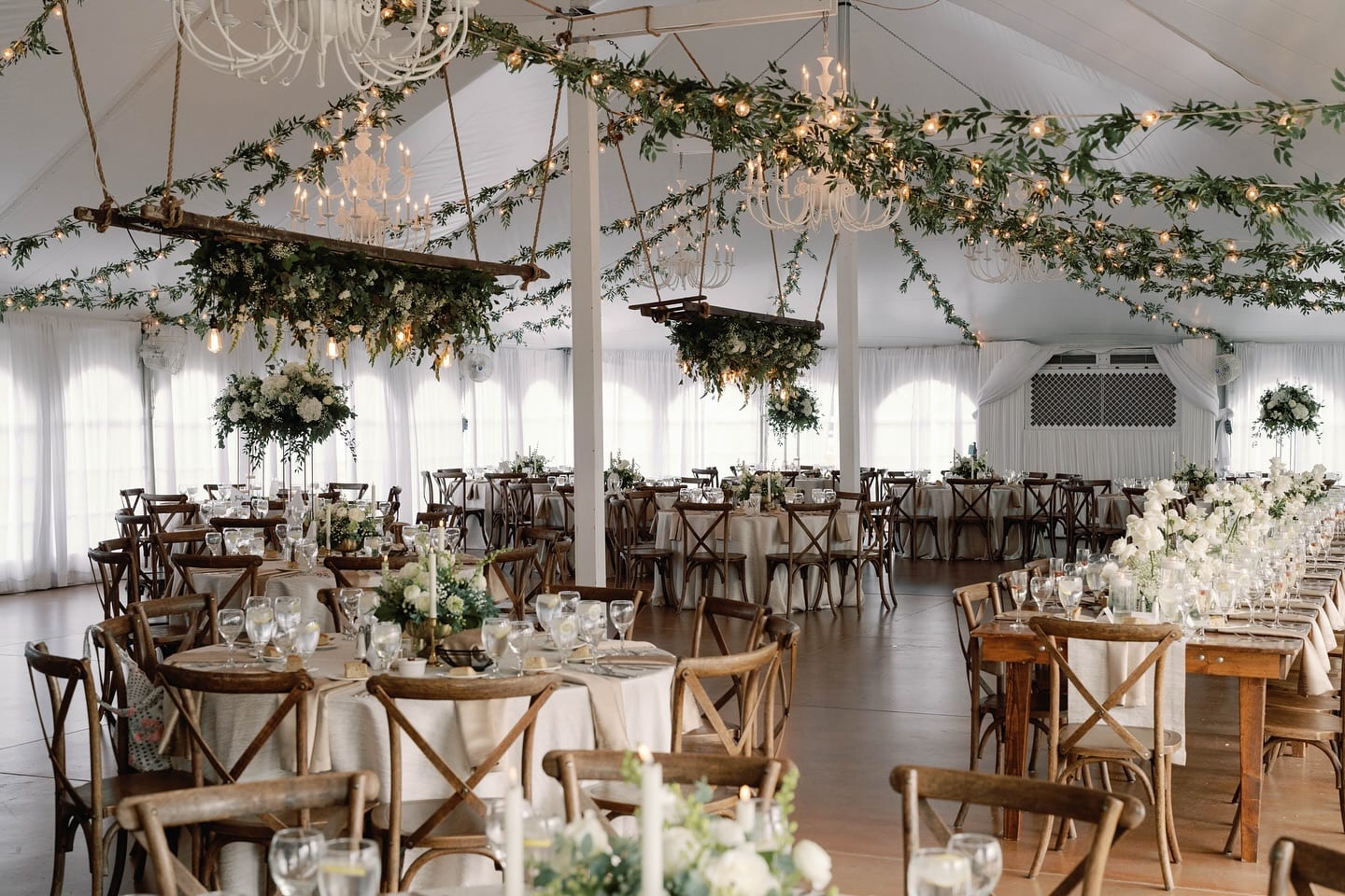 Metropolitan Natural tablecloth at a Windy City Linen event