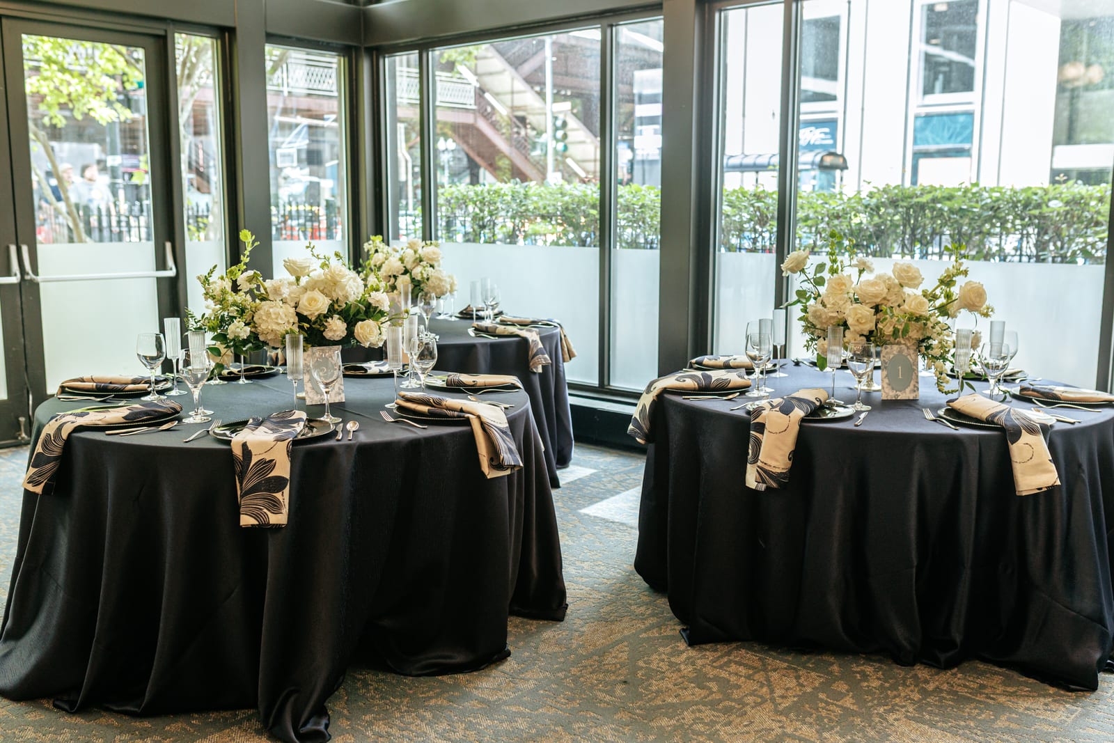 Verve Navy tablecloth at a Windy City Linen event