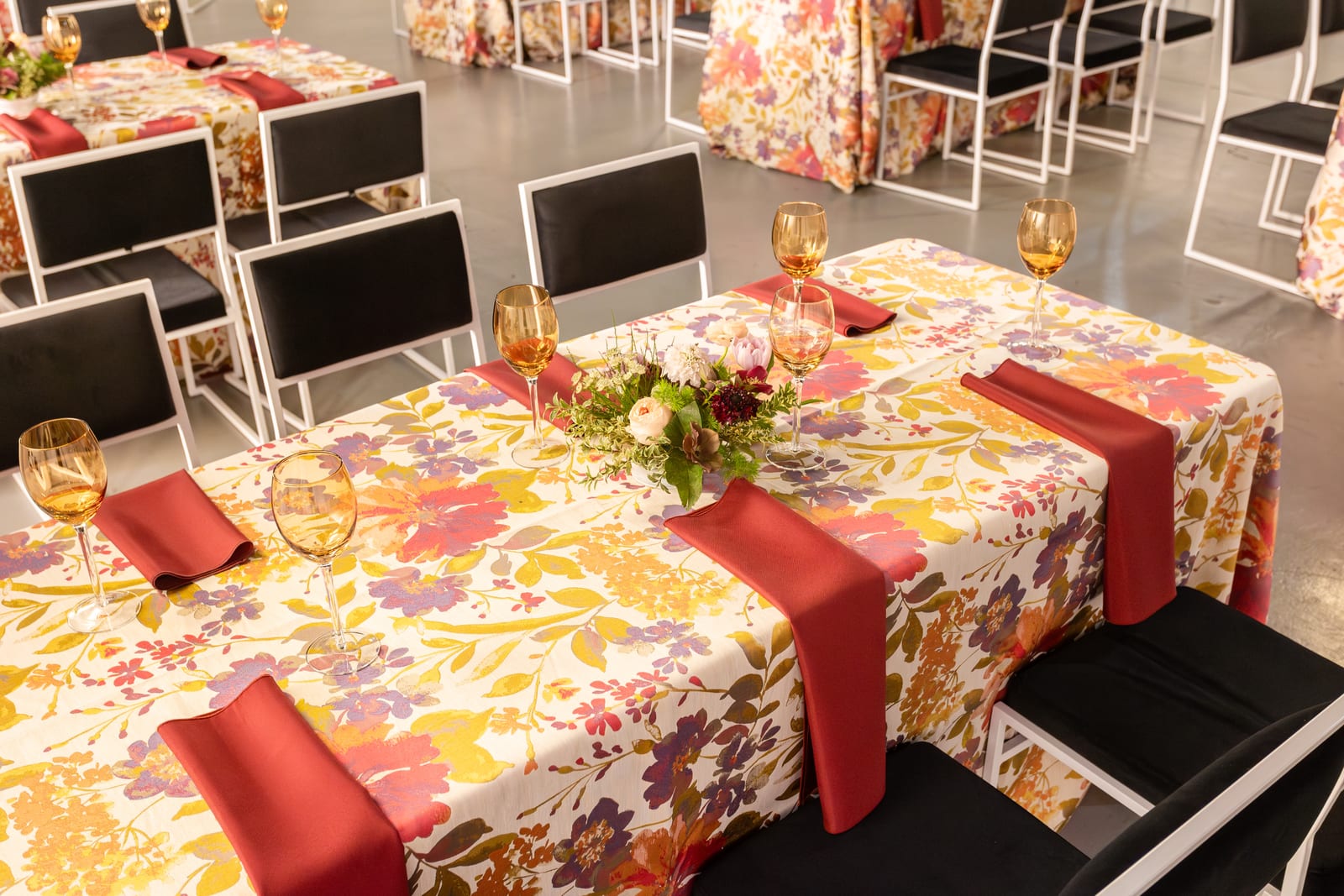 Romeo tablecloth at a Windy City Linen event