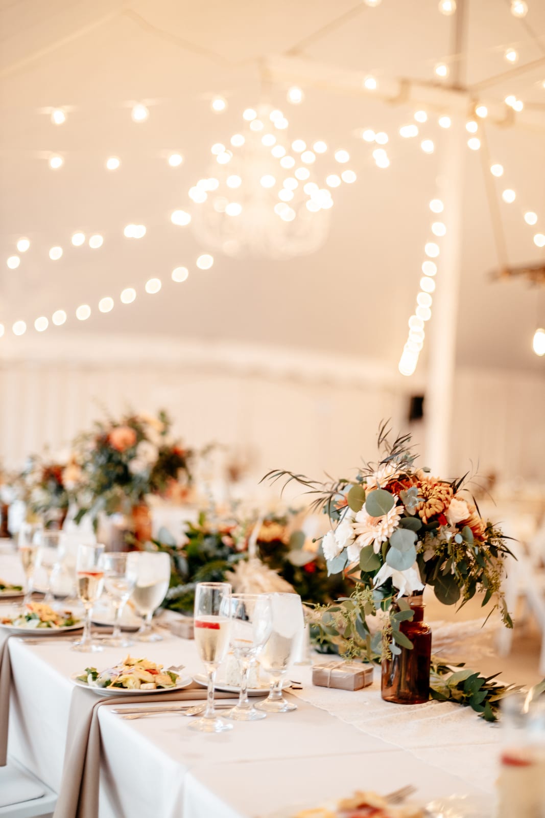 Matte Lamour Ivory and with Camel Lamour Napkins at a Windy City Linen event