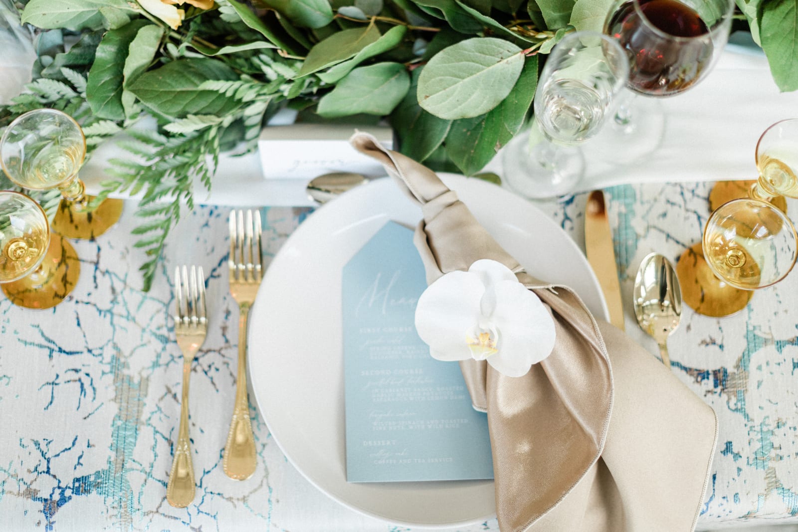 Santorini tablecloth at a Windy City Linen event