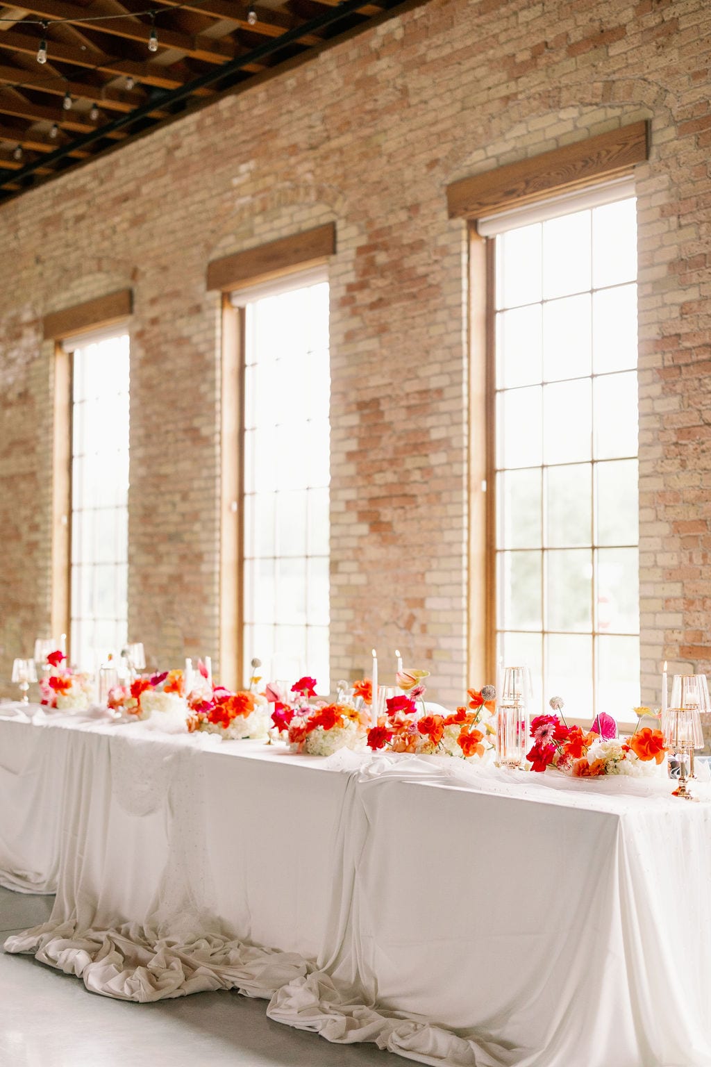 Mirage Vanilla tablecloth at a Windy City Linen event